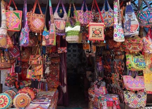 A Journey Through the Markets of Rishikesh: Uncovering Treasures from Ayurvedic Herbs to Handicrafts